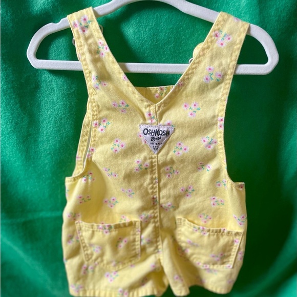 🌼 OshKosh B’gosh Yellow Floral Heart Pocket Shortalls-12M-Baby Girl Romper - Picture 2 of 6
